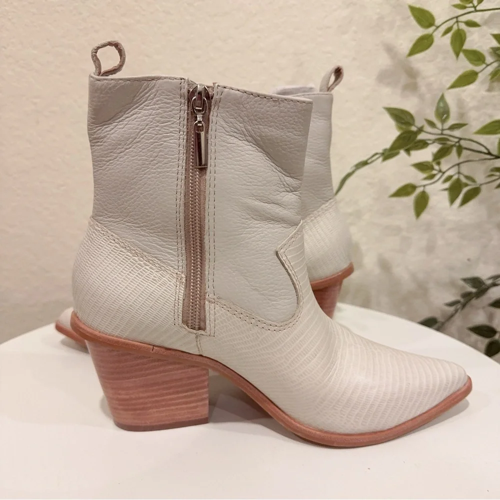 Kaanas Hague Cowboy Leather Bootie in Ivory NWOT Size 6M